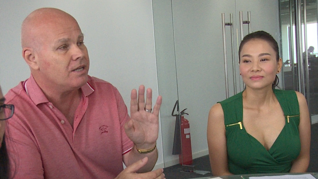 Vo chong Thu Minh tra loi vu tranh chap nha trieu do hinh anh