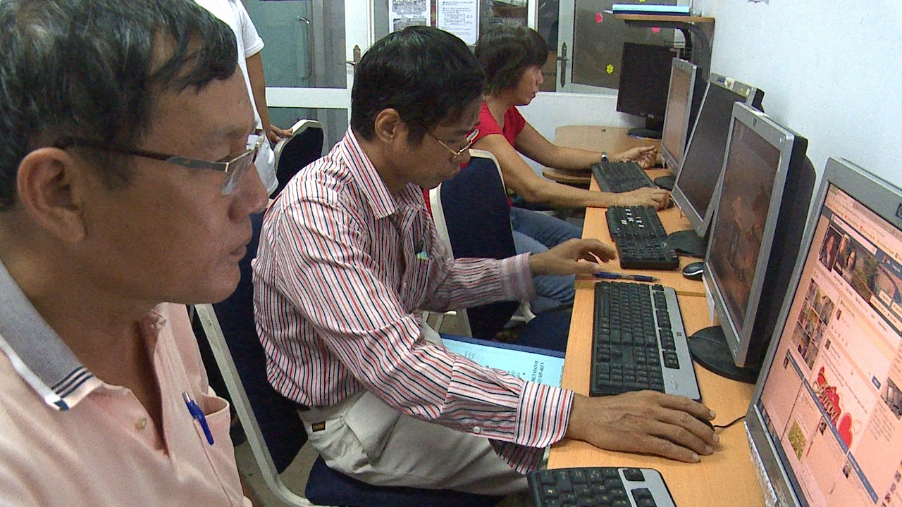 Lop hoc Internet dac biet cho nguoi cao tuoi o Sai Gon hinh anh