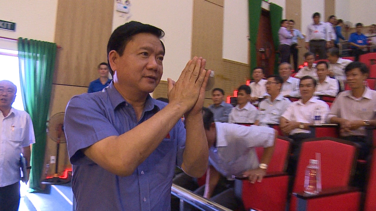 Thay giao 'mach' Bi thu Thang 15 thang lam viec khong luong hinh anh