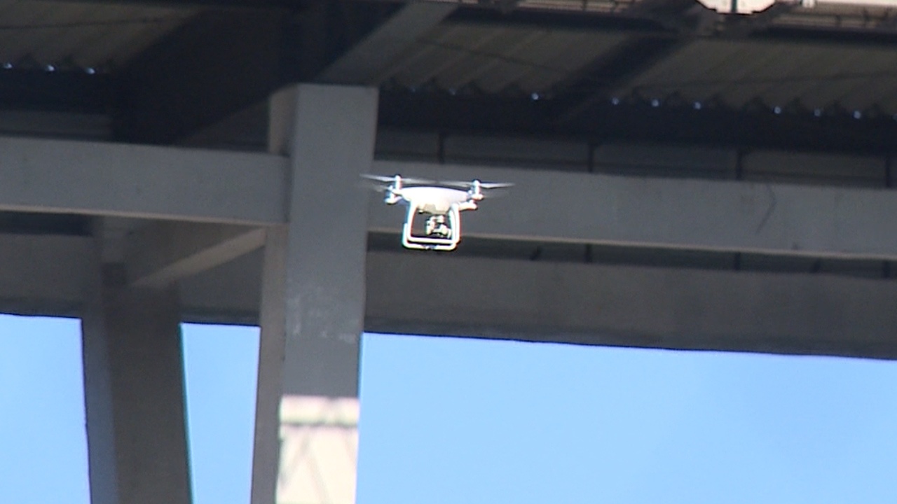 Thiet bi tien ty ho tro Malaysia tap luyen cho dau Viet Nam hinh anh