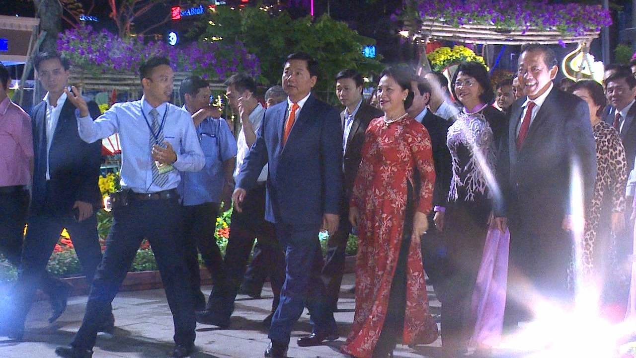 Duong hoa Nguyen Hue chinh thuc khai mac hinh anh