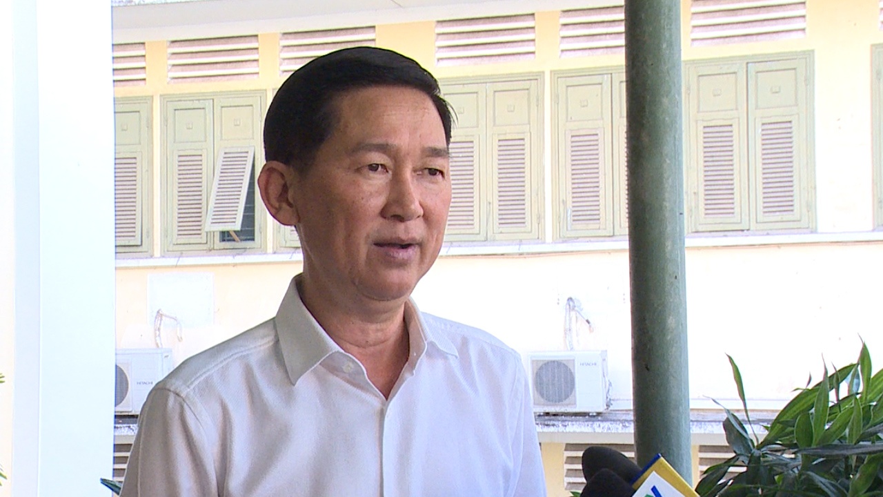 Pho chu tich TP.HCM: 'Ba con van duoc ban tren via he' hinh anh