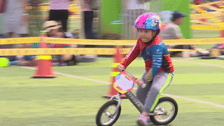 Be trai khoc nhe van quyet tam ve dich o cuoc dua xe dap thang bang hinh anh