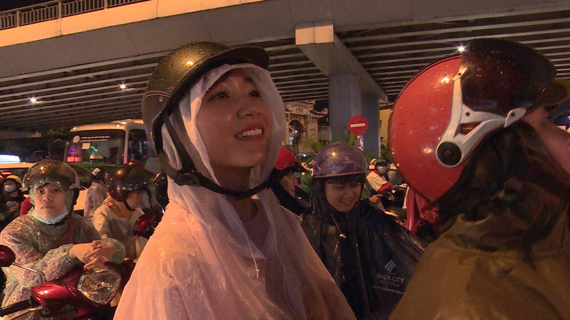 Ngap nuoc, ket xe khap Sai Gon sau con mua lon hinh anh