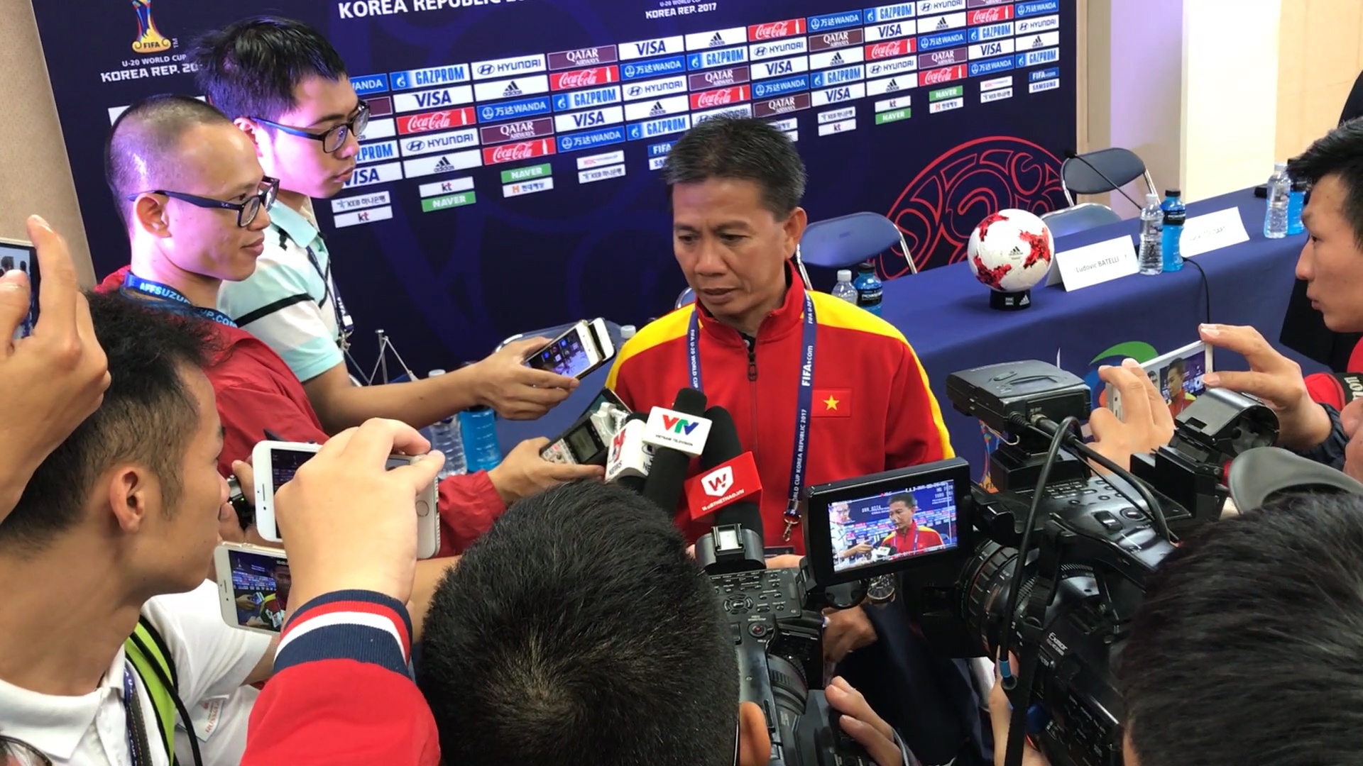 HLV Hoang Anh Tuan tu tin truoc tran gap U20 New Zealand hinh anh