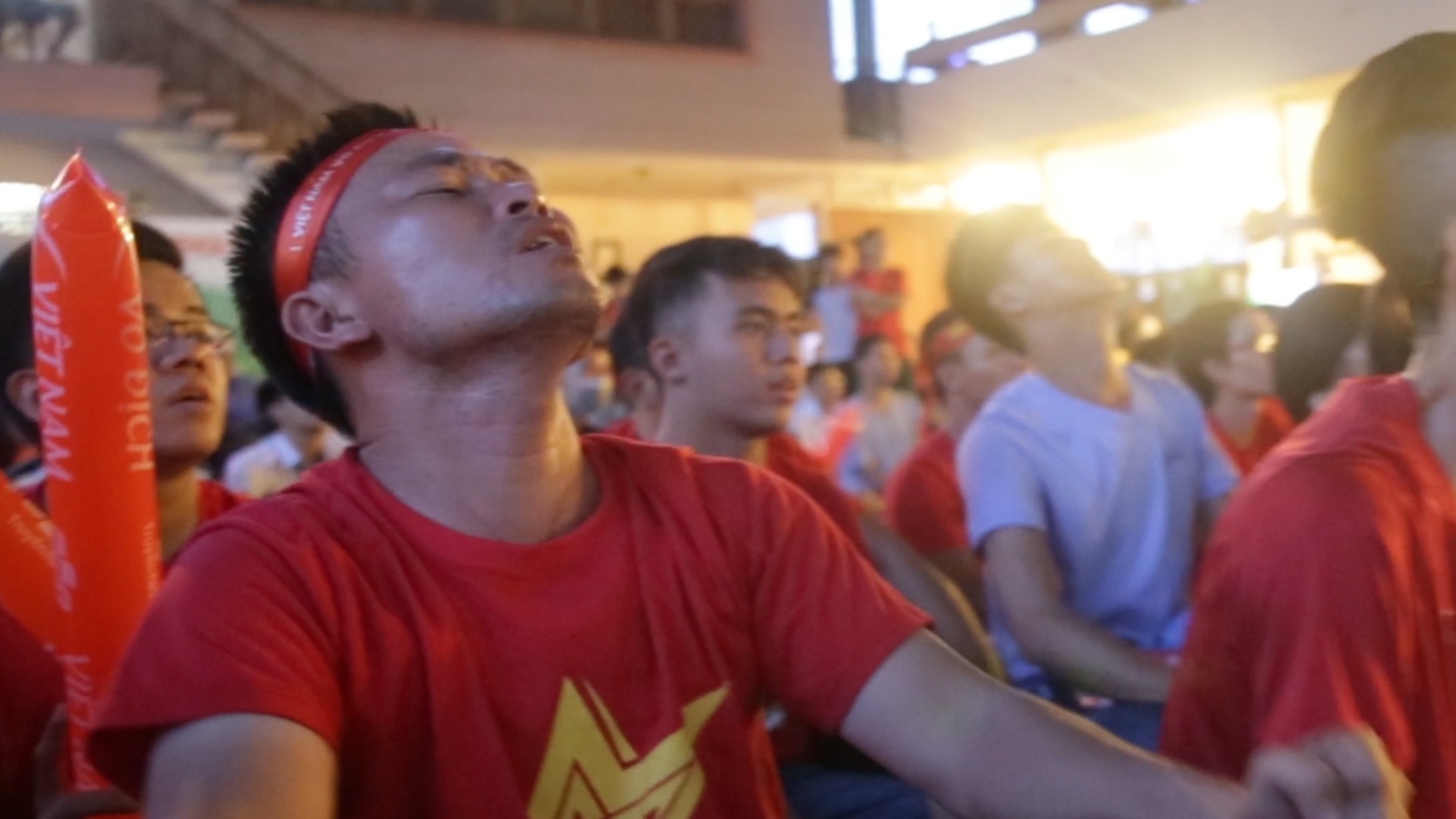 Khan gia TP.HCM lien tuc tiec nuoi khi U20 suyt ghi ban hinh anh