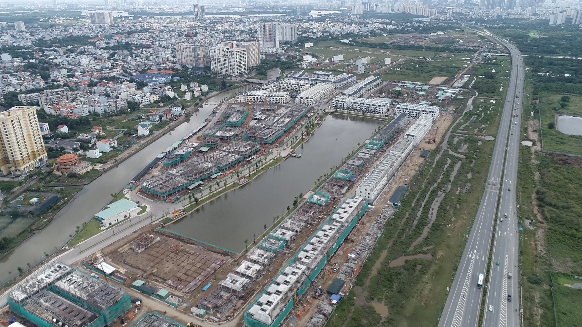 Metro, cao toc, duong vanh dai nhin tu tren cao hinh anh