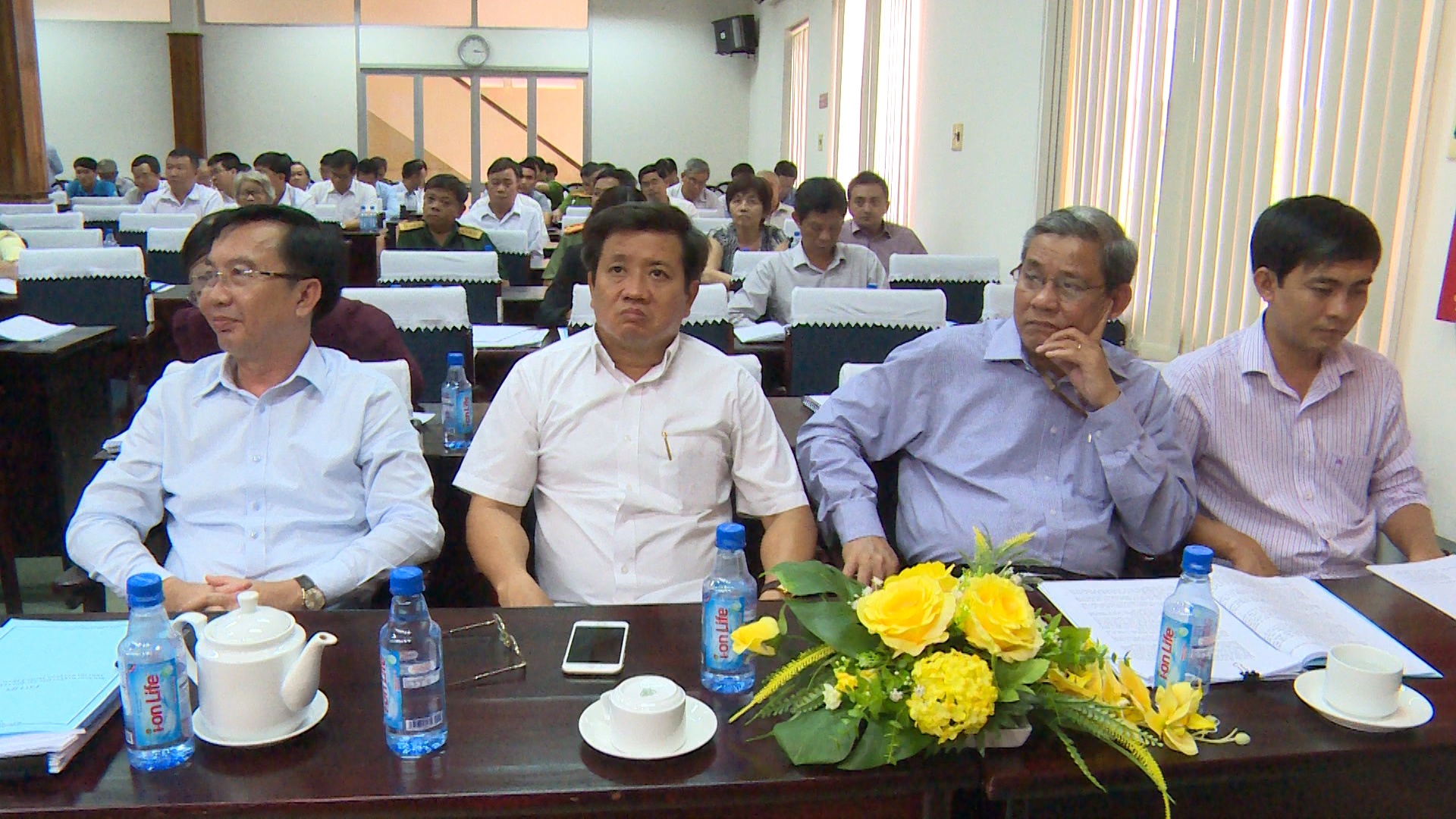 Chu tich TP.HCM: Chan chinh viec dep via he, tranh voi vang hinh anh