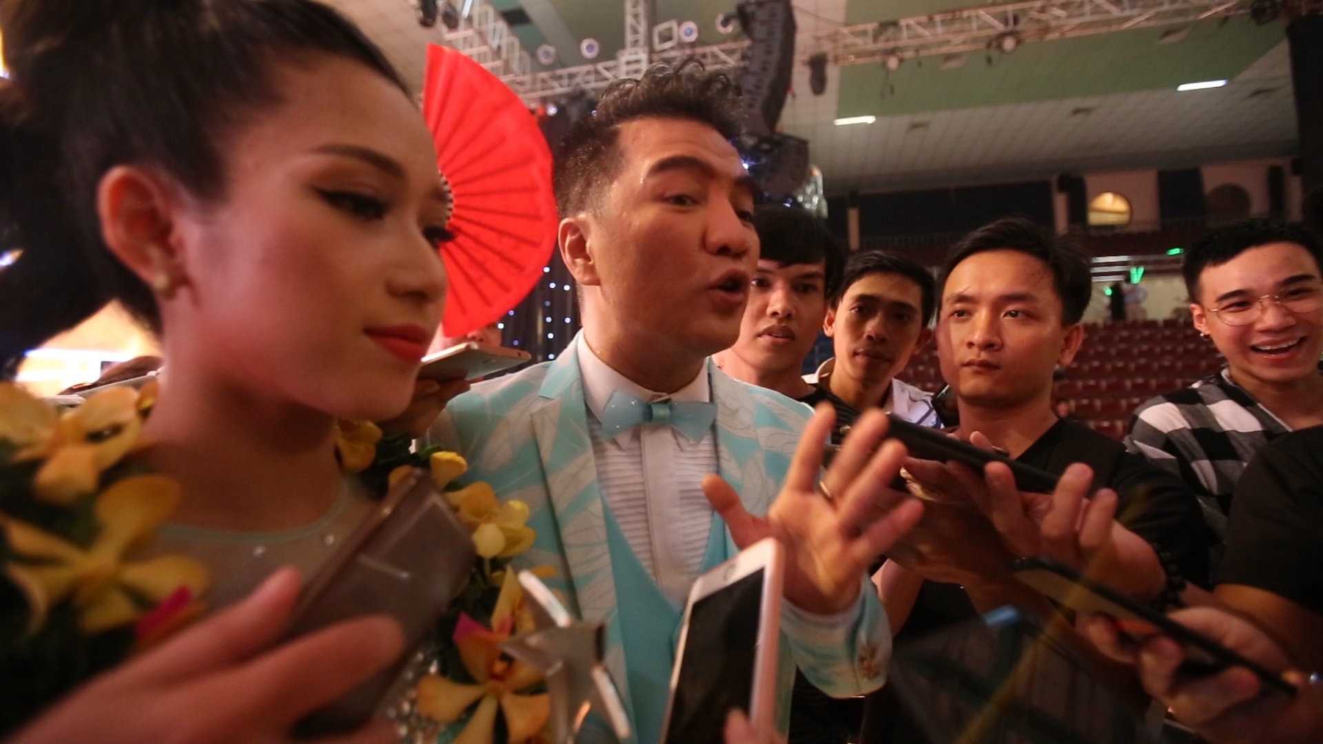 Mr. Dam dap tra gay gat ve tranh cai Hellen Thuy khong xung quan quan hinh anh