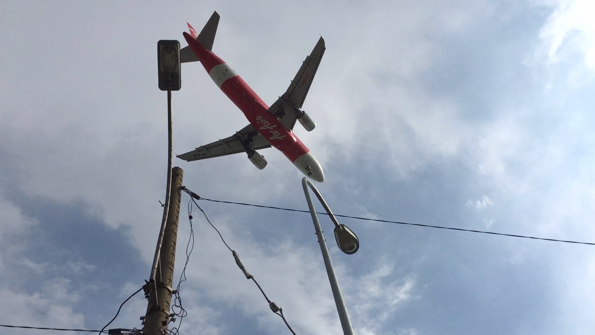 Canh may bay ha canh sat dau nguoi o Sai Gon hinh anh