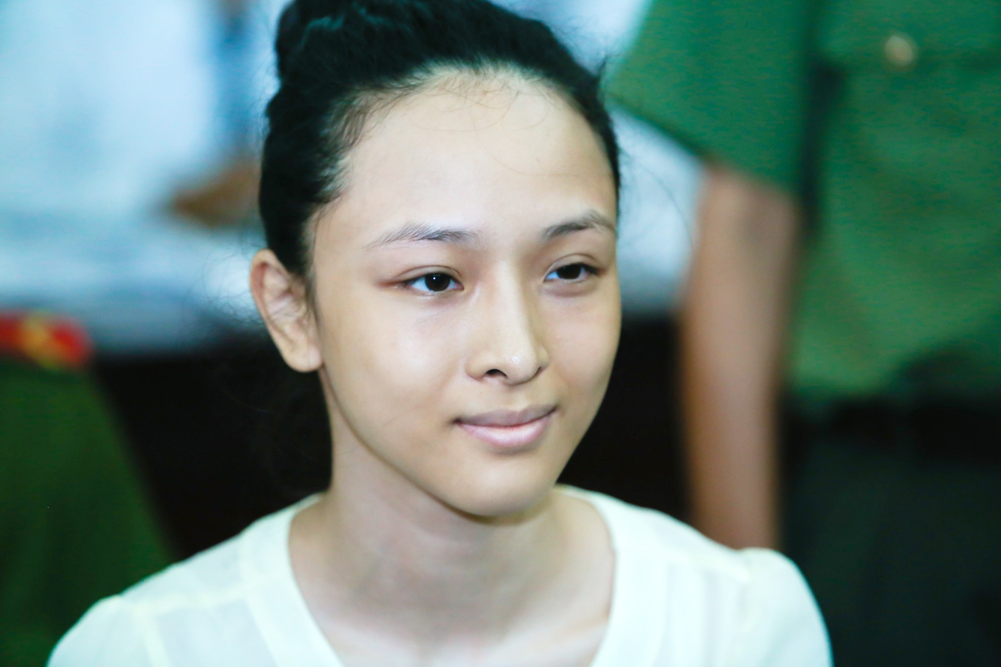 Hoa hau Phuong Nga mim cuoi, dao dac tim nguoi than tai toa hinh anh