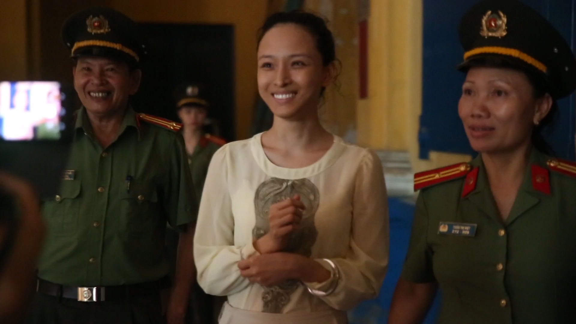 Hoa hau Phuong Nga cuoi rang ro sau ngay xet xu dau tien hinh anh