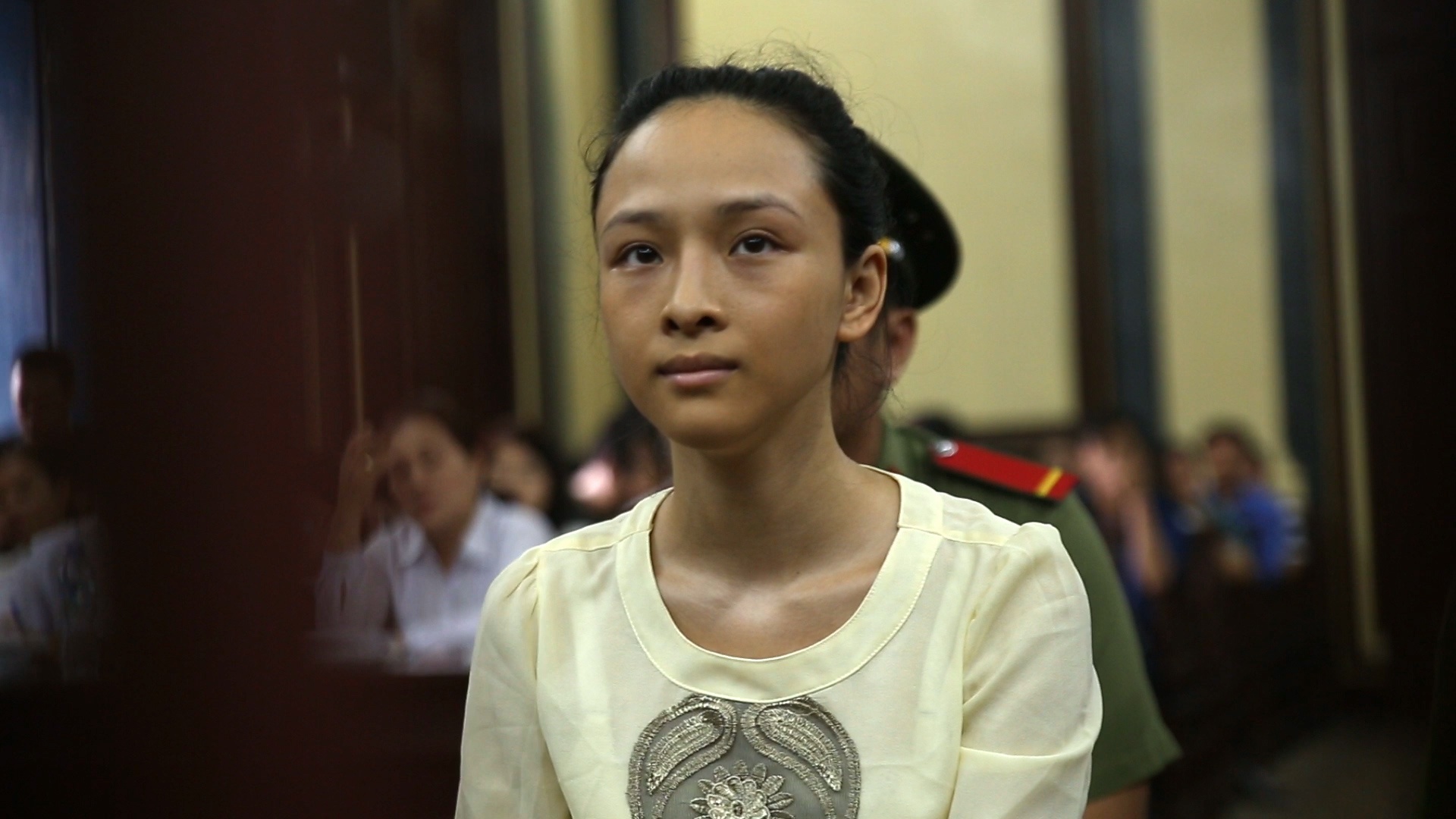 Nhin lai 2 ngay xet xu hoa hau Phuong Nga day kich tinh hinh anh