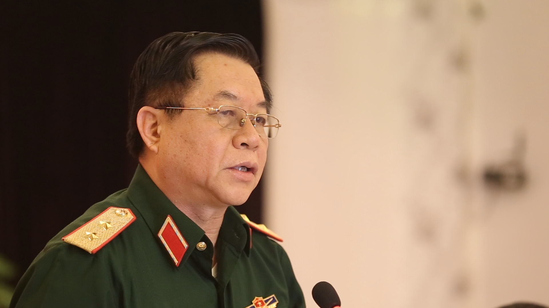 Quan doi ngay dem tim kiem hai cot liet si hinh anh