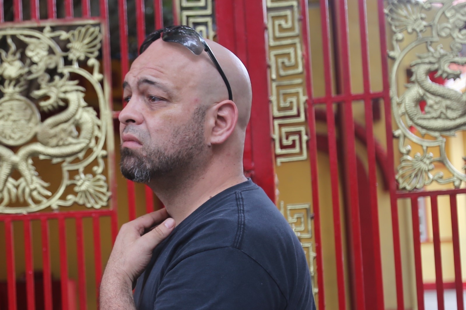 Flores chi muon bat tay Chuong mon Kiet nhung van phai ra ve hinh anh