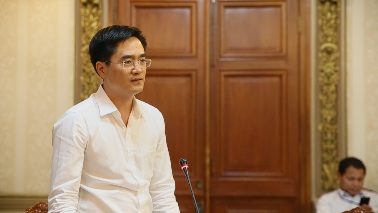 Pho giam doc So GTVT: Rat bat binh khi xem clip phu xe de doa du khach hinh anh