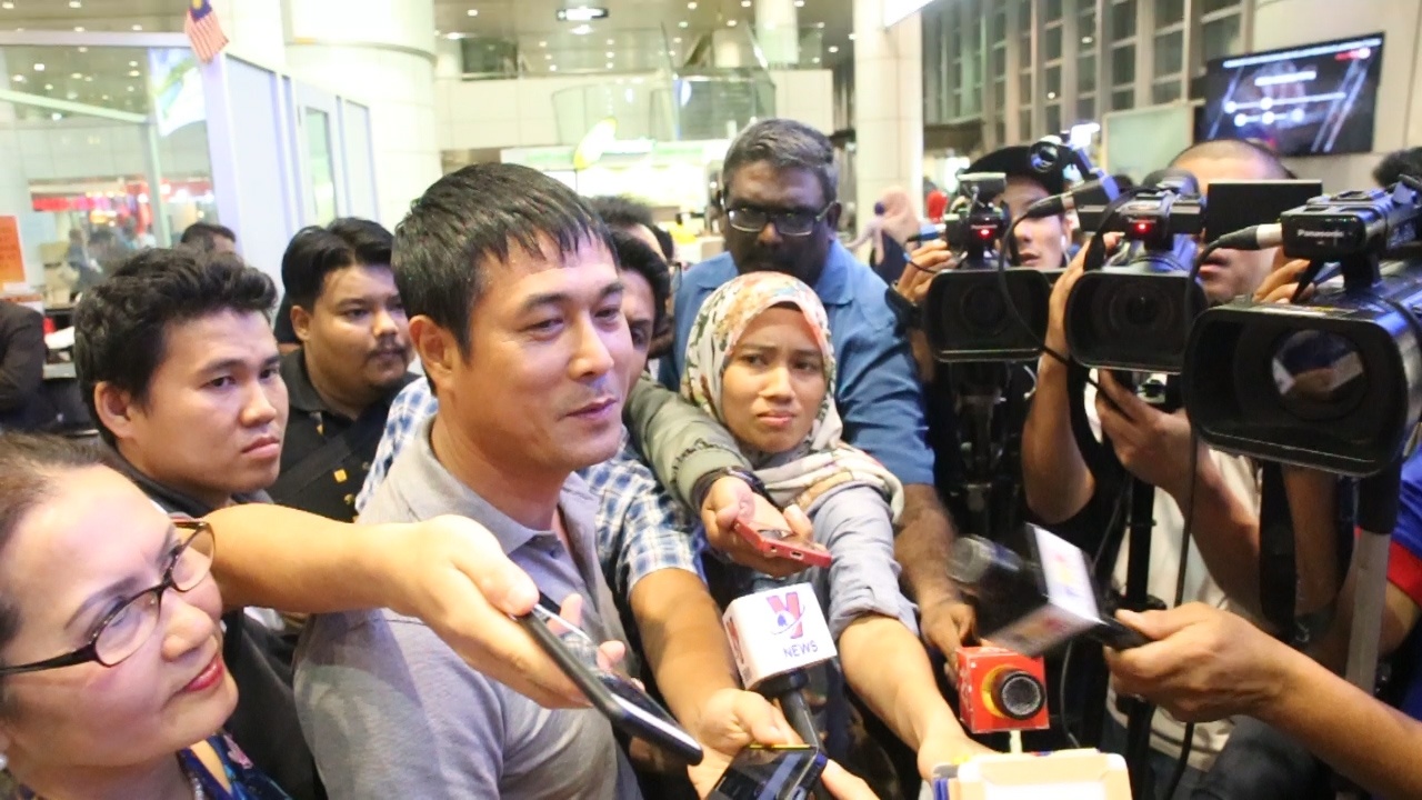 HLV Huu Thang duoc truyen thong Malaysia san don hinh anh