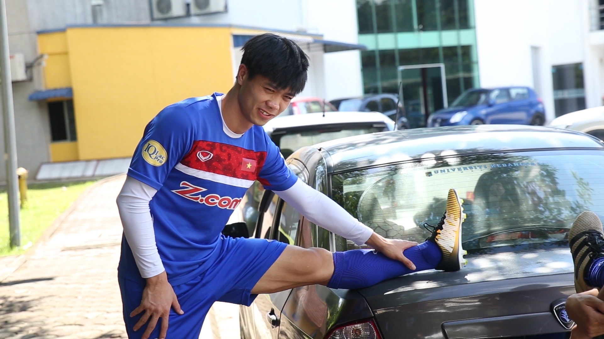 Cong Phuong khoi dong tren nap capo oto hinh anh