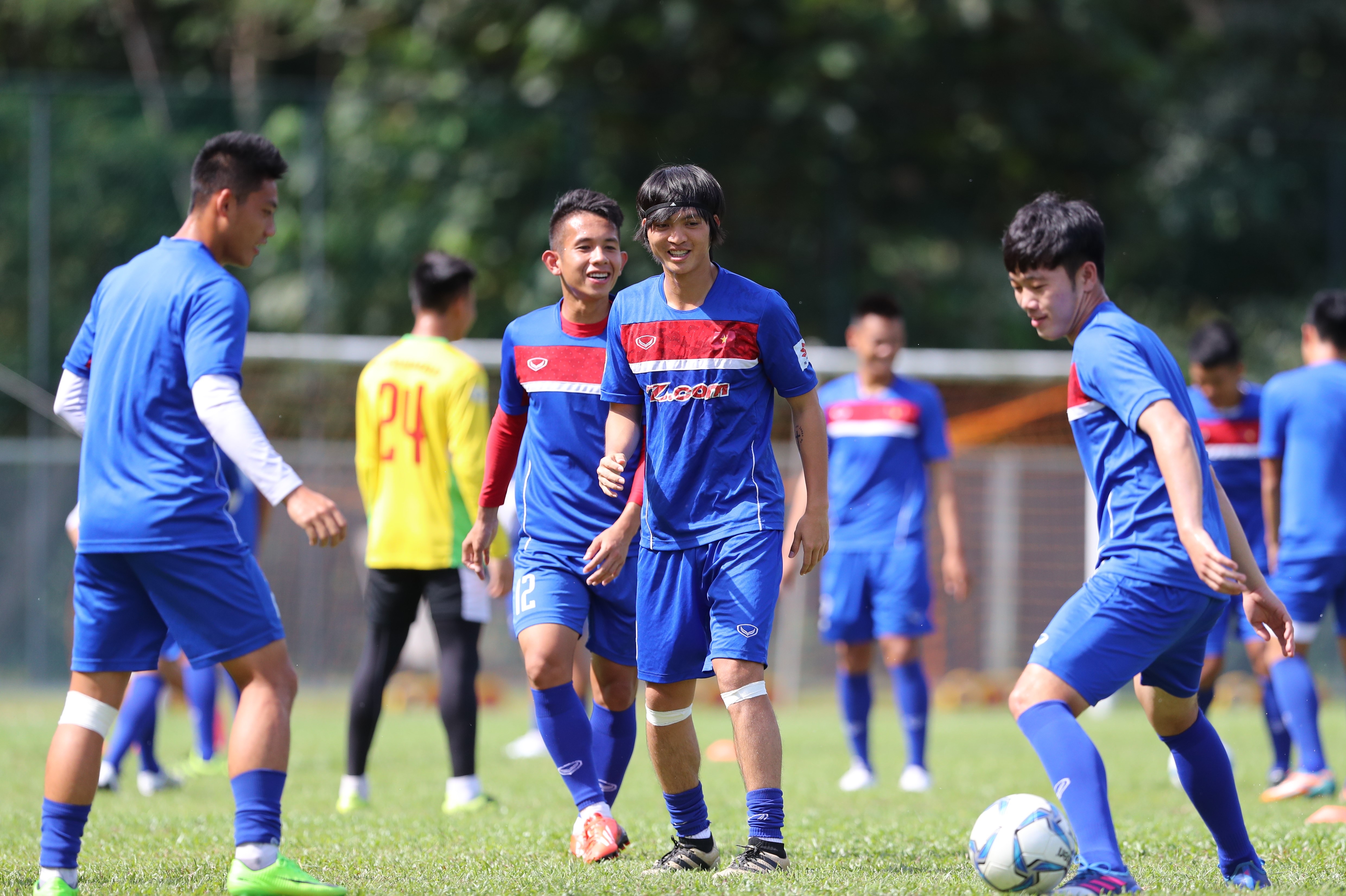 Buoi tap dung gio dau tien cua U22 Viet Nam tai SEA Games hinh anh