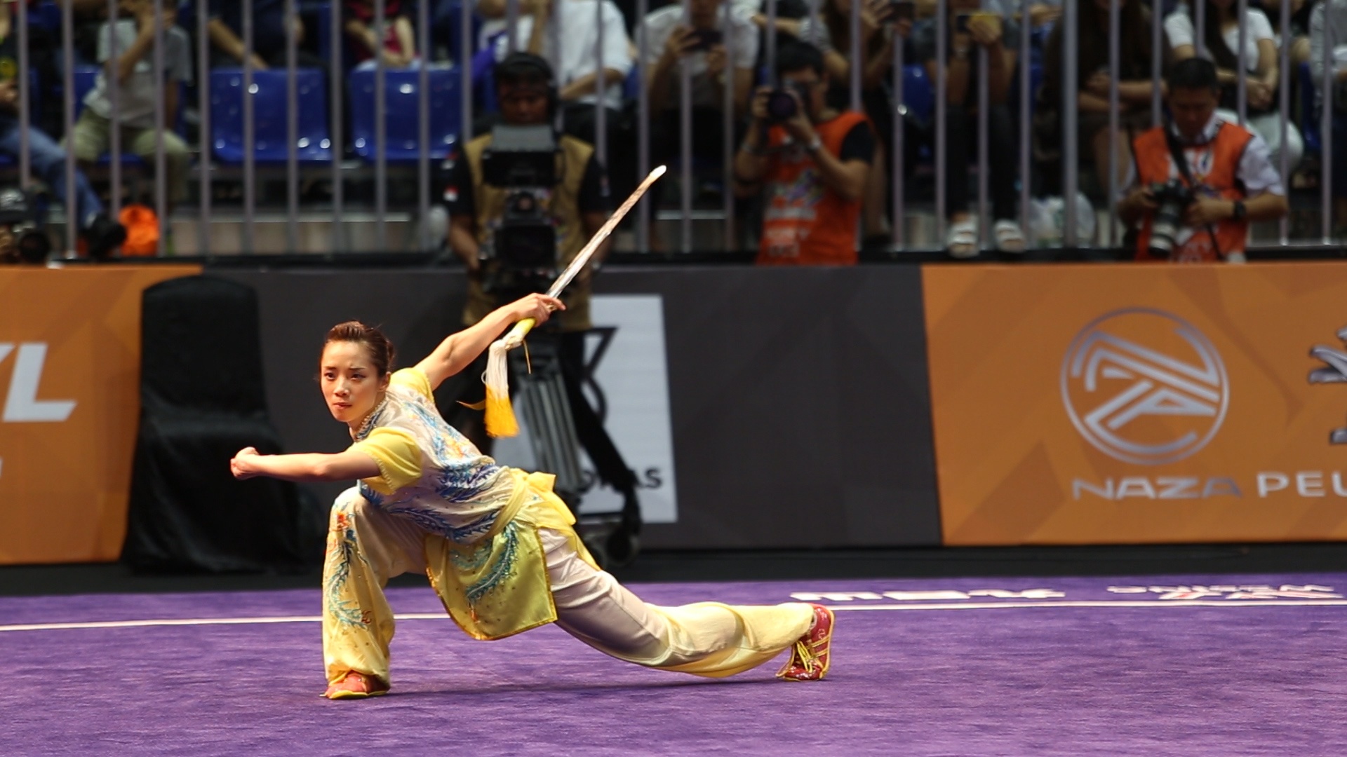 Khan gia vo tay khong ngot voi man trinh dien cua Thuy Vi hinh anh