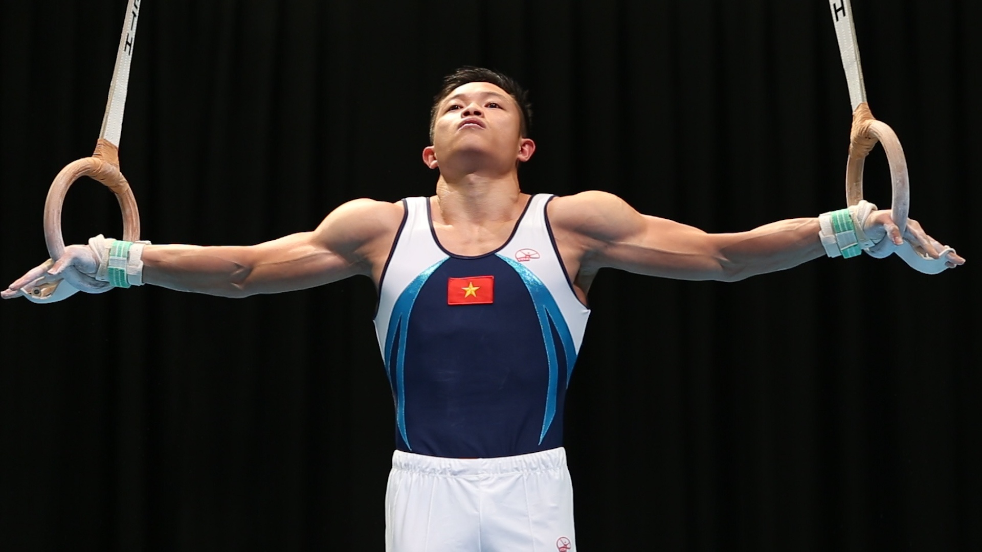 Doi thu chuc mung Dang Nam dat 14.300 phan thi vong treo hinh anh