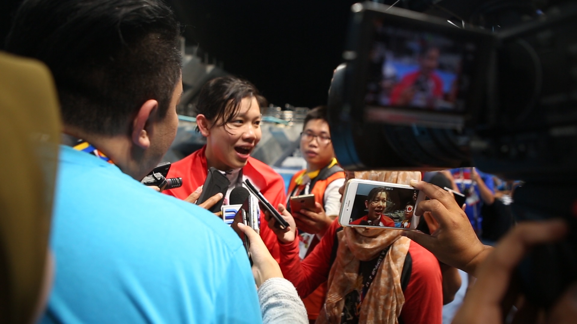 Truyen thong quoc te ngac nhien vi Anh Vien thi 3 noi dung mot ngay hinh anh