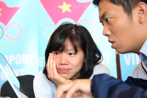 Anh Vien vui ve, hai huoc tra loi cau hoi vui hinh anh