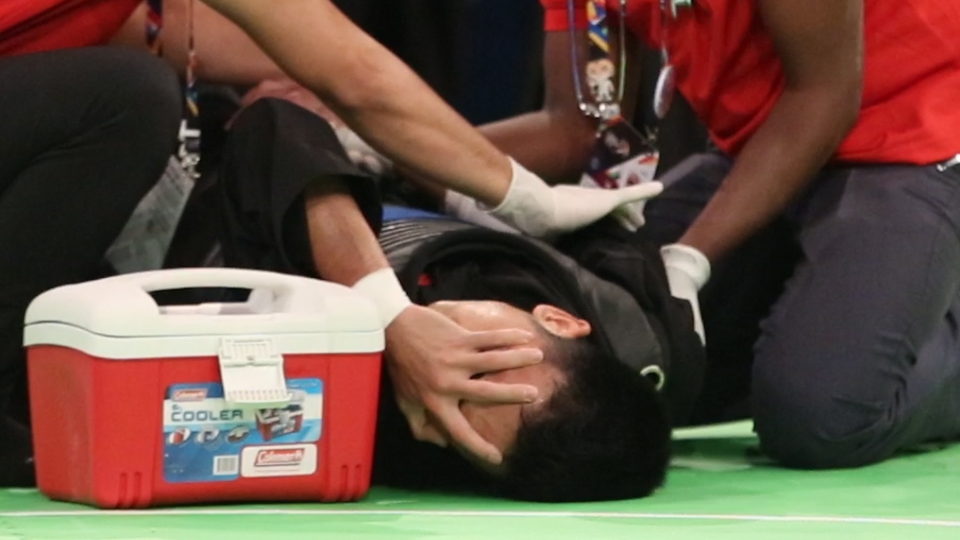 Pham Tuan Anh om mat dau don vi chan thuong tai chung ket hinh anh