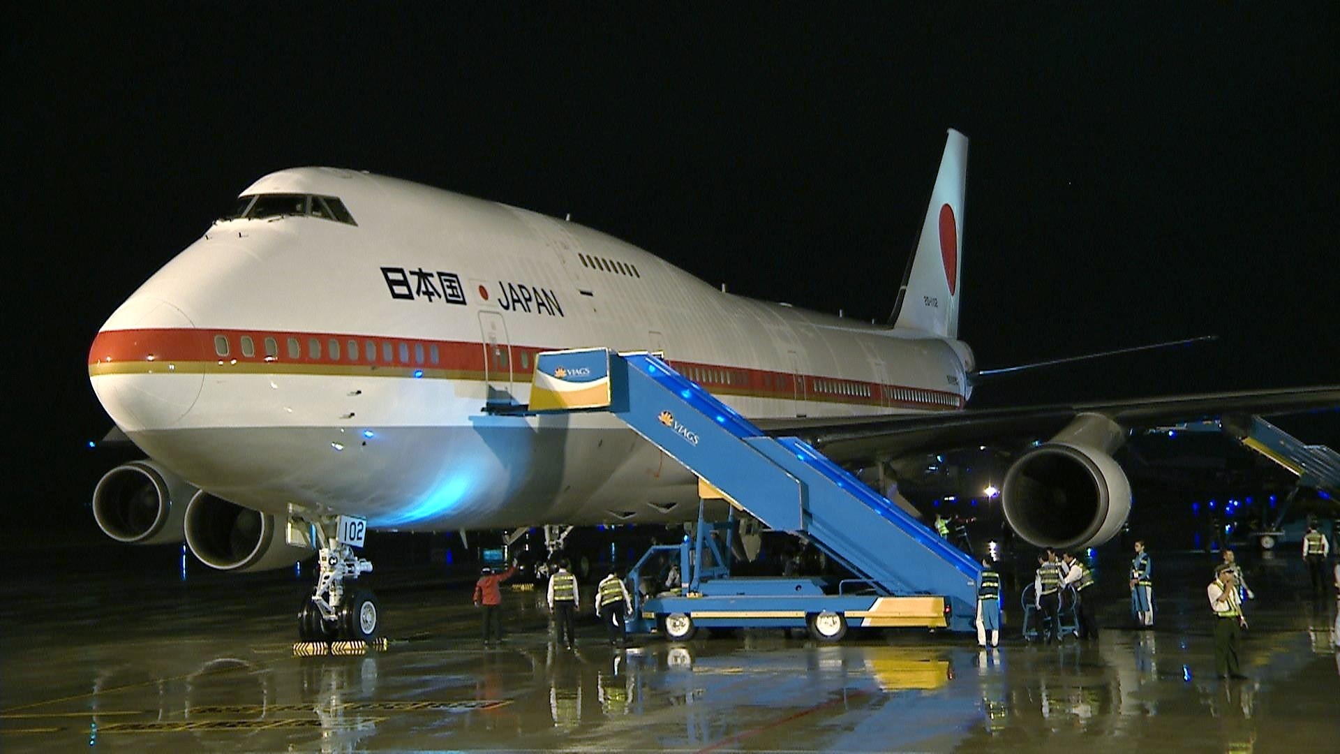 Air Force One Nhat dua Thu tuong Shinzo Abe den Da Nang hinh anh