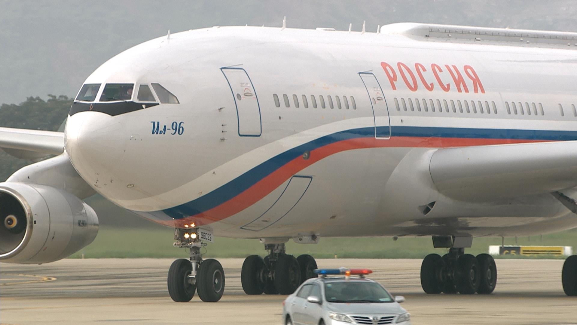 Tong thong Nga Putin di chuyen co IL-96 den Da Nang hinh anh