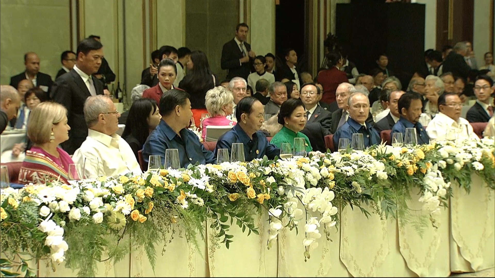 Lanh dao APEC tham du tiec chieu dai sang trong hinh anh