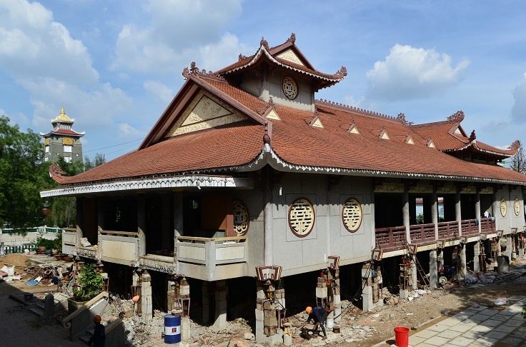 Dai giang duong 2.000 tan duoc nang cao 3 m nhu the nao? hinh anh