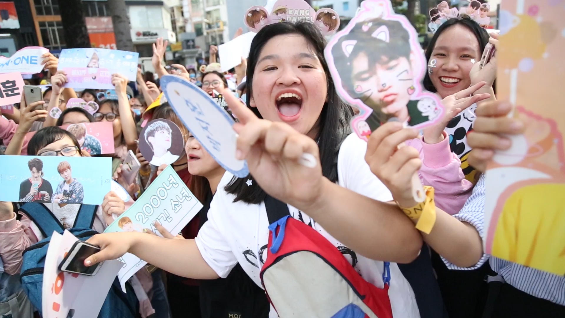 Fan Viet giau bo me, bo hon 3 trieu dong mua ve xem MAMA hinh anh