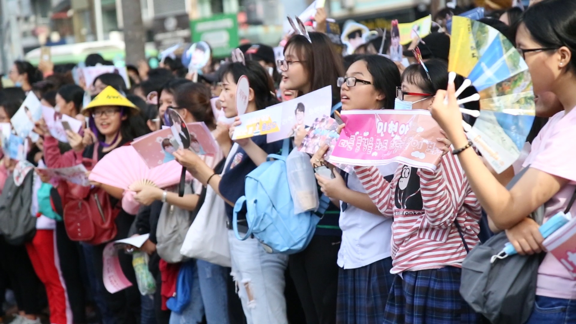 Hang nghin fan Viet cuong nhiet, mua ve 4 trieu dong de xem MAMA hinh anh