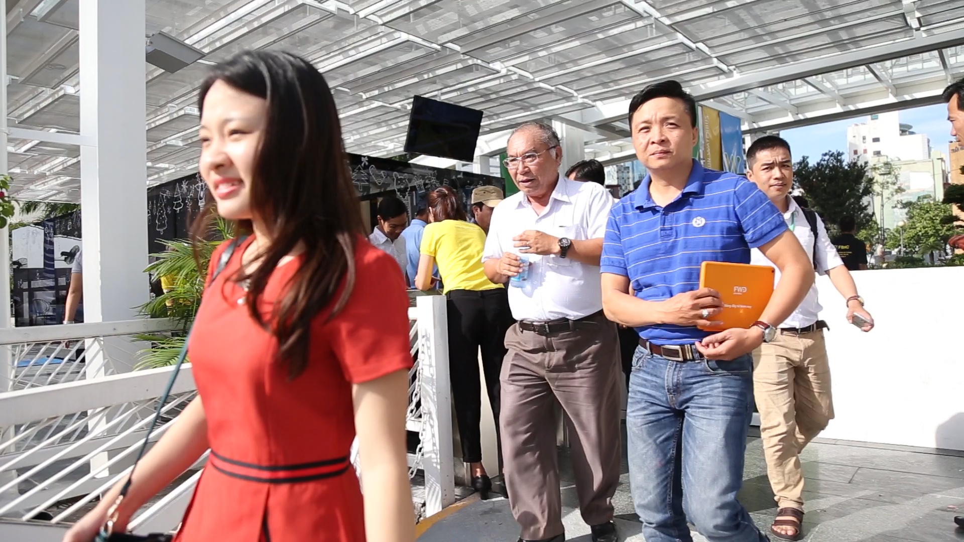 Tuyen buyt song dai hon 10 km di vao hoat dong hinh anh