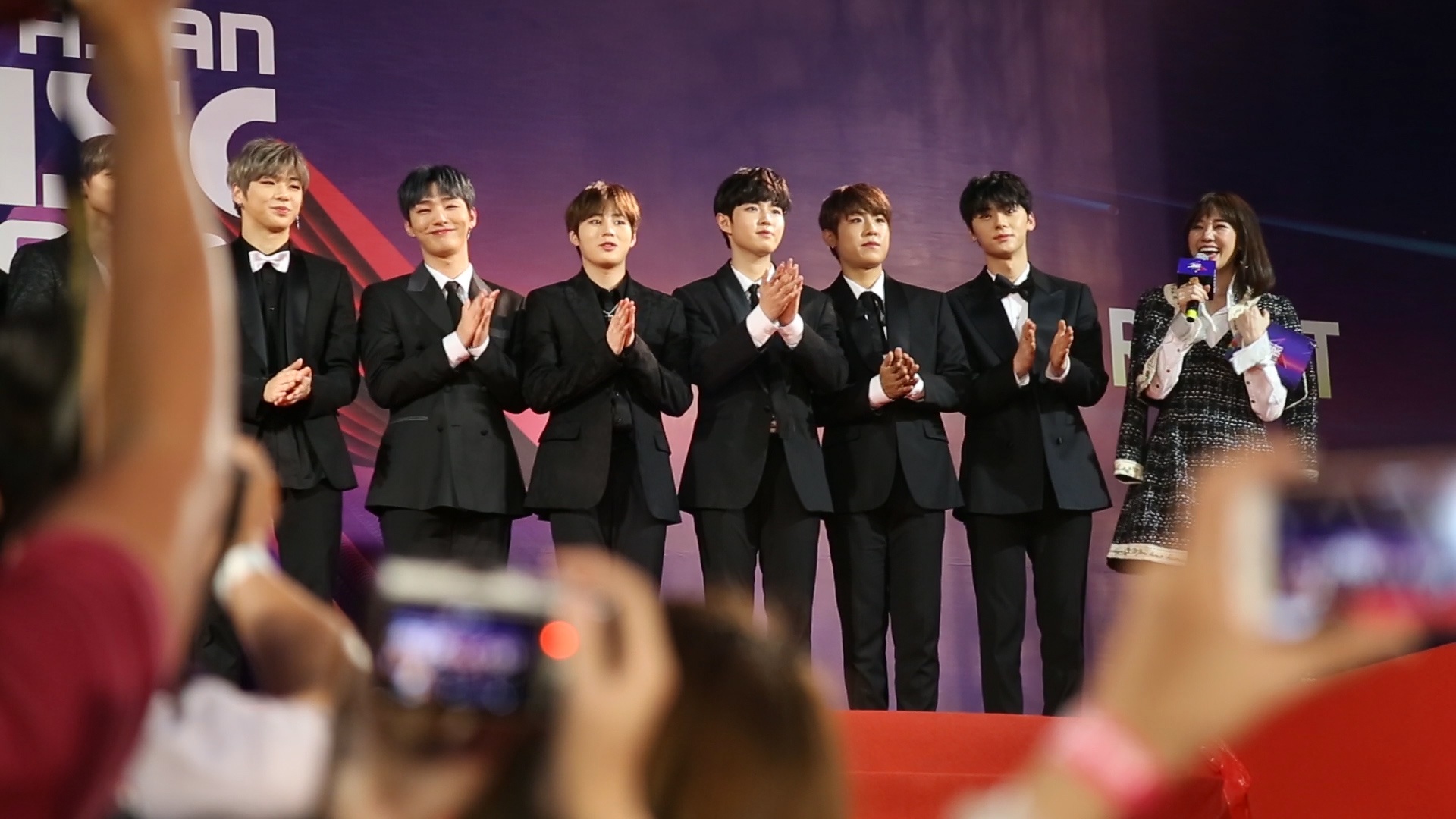 Fan Viet het khan co khi Wanna One xuat hien hinh anh