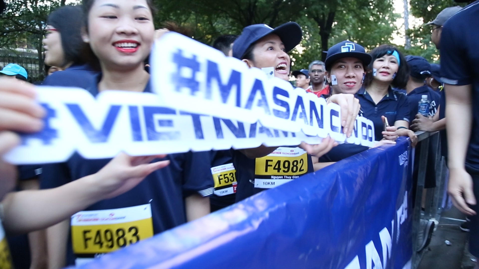 Gan 5.000 nguoi tham gia giai Marathon quoc te lon nhat 2017 hinh anh