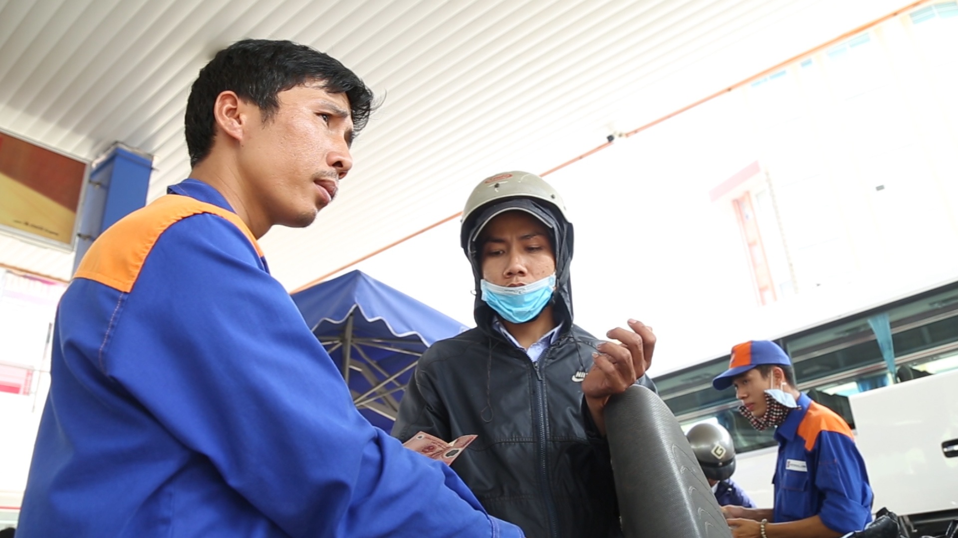 Cay xang bo tri tru A95 nhieu gap 2, gap 5 lan E5 hinh anh