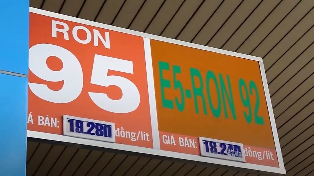 Xang A95 dat hon E5 2.000 dong, nguoi dan do loai nao? hinh anh