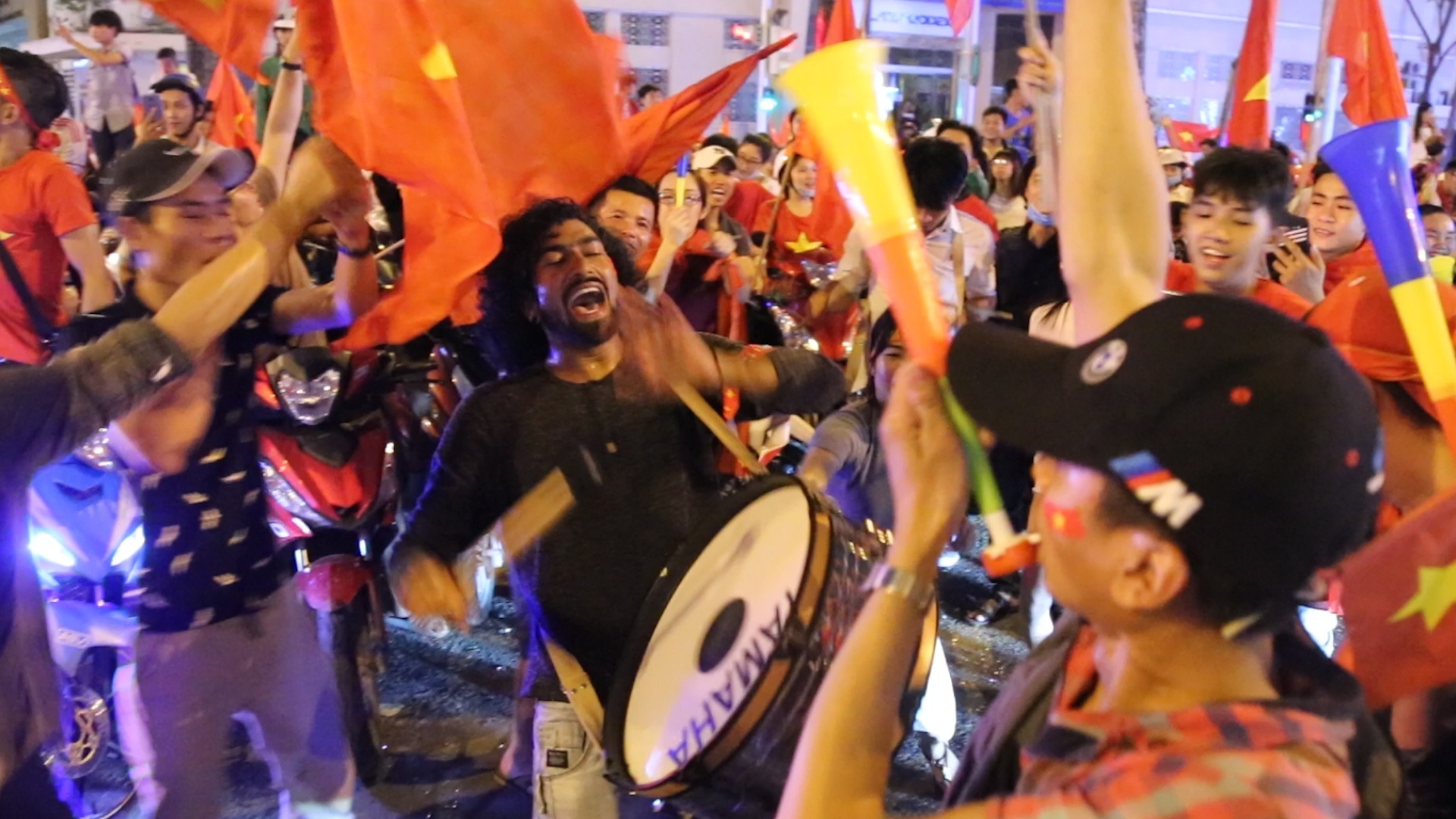 CDV Viet Nam, du khach nuoc ngoai nhay mua sau tran chung ket hinh anh