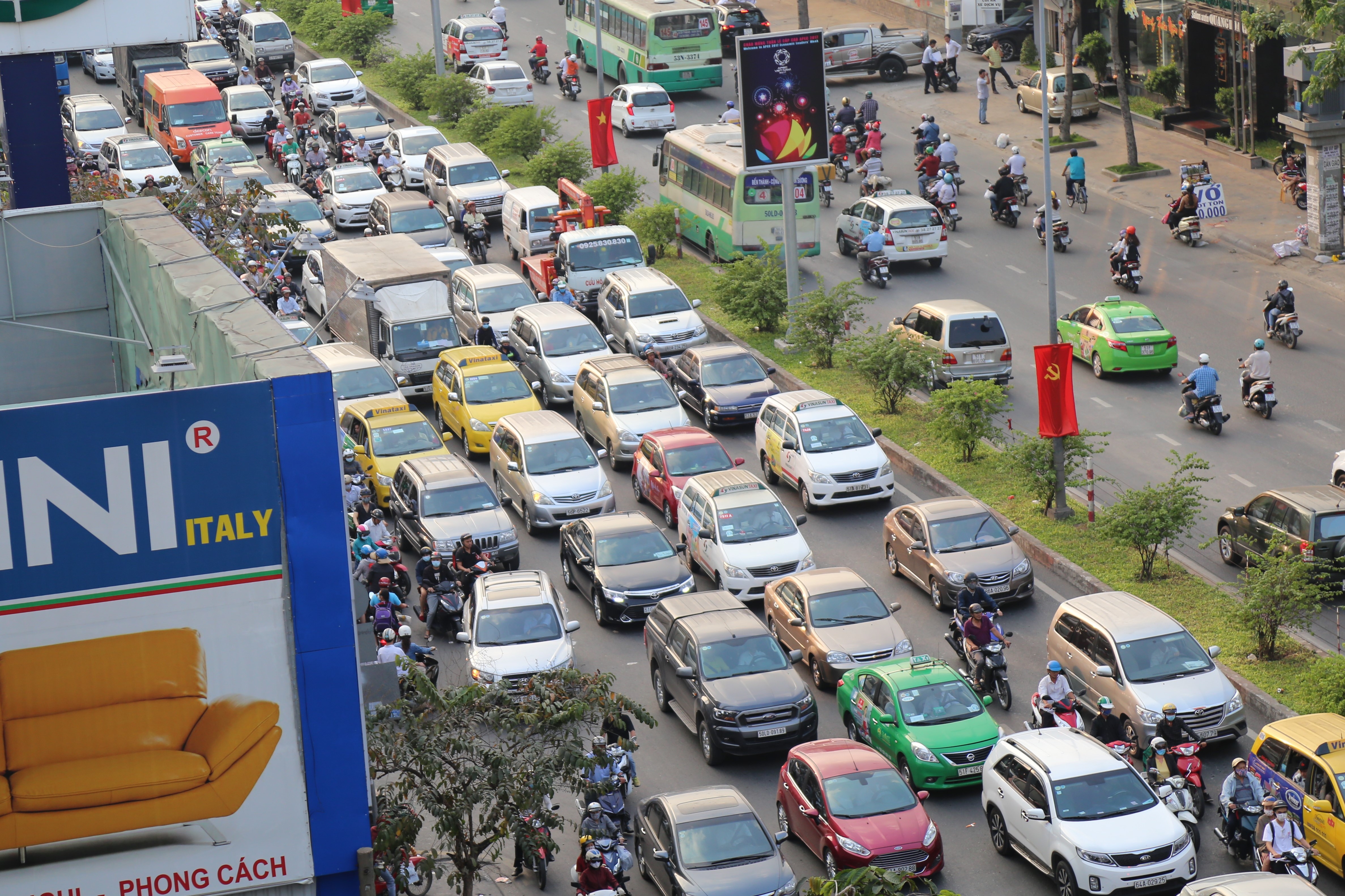 Cac nga duong vao Tan Son Nhat un tac hinh anh
