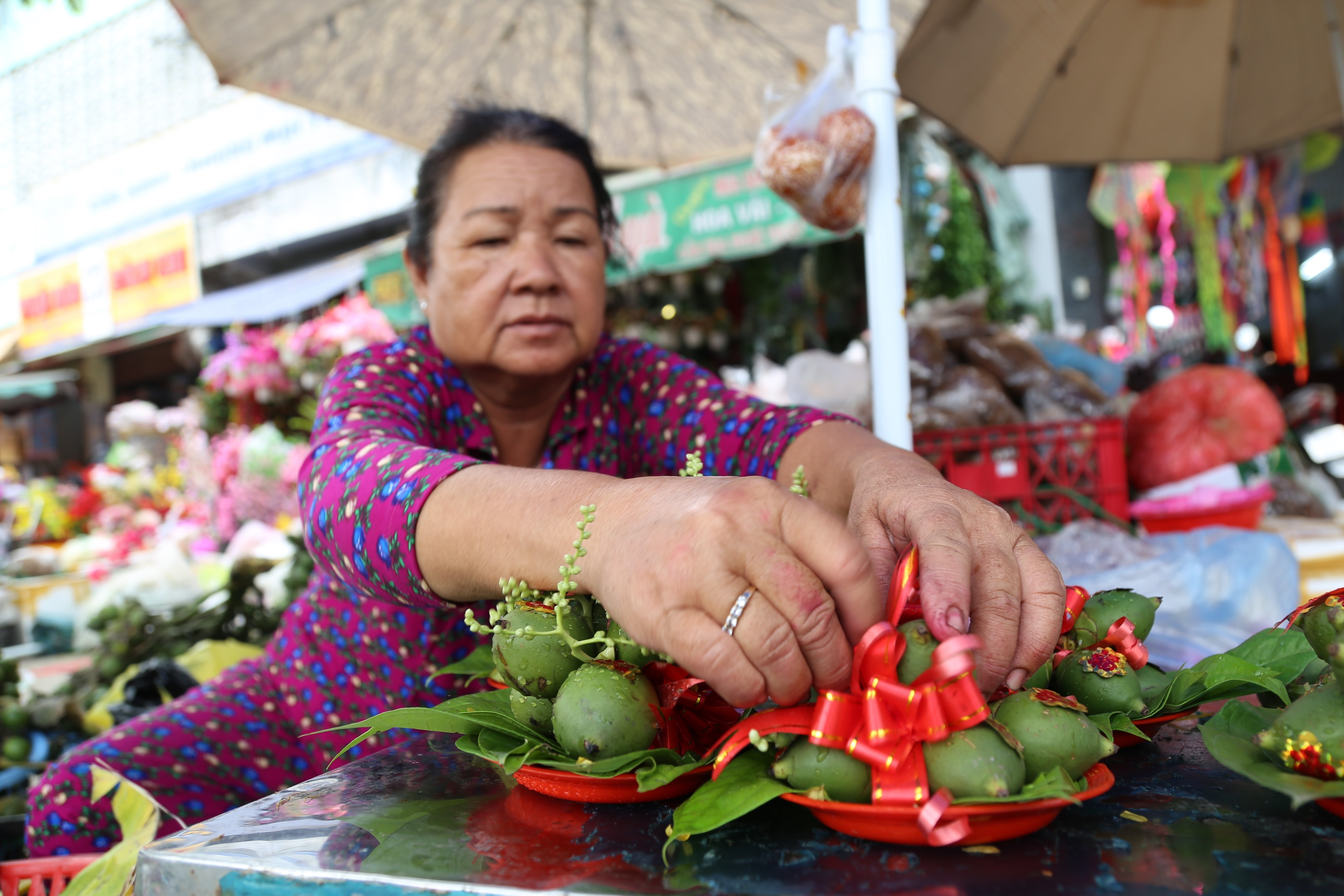 Mua sam Tet Sai Gon: Goc buon o cho trau cau 50 nam tuoi hinh anh