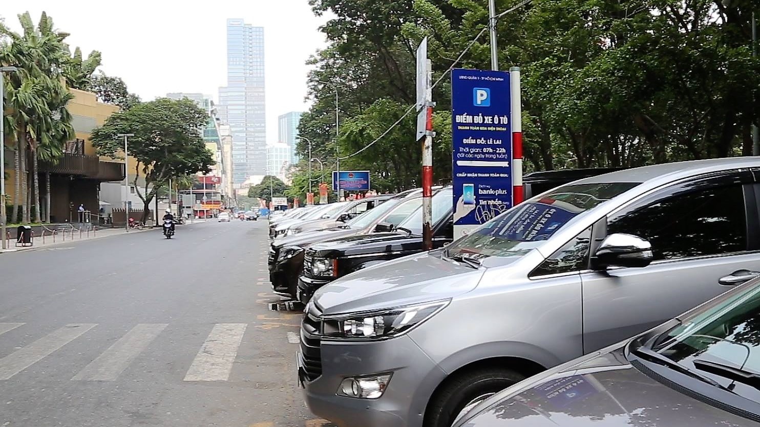 Tai xe noi gi khi phi do xe o Sai Gon tang gap 8 lan? hinh anh