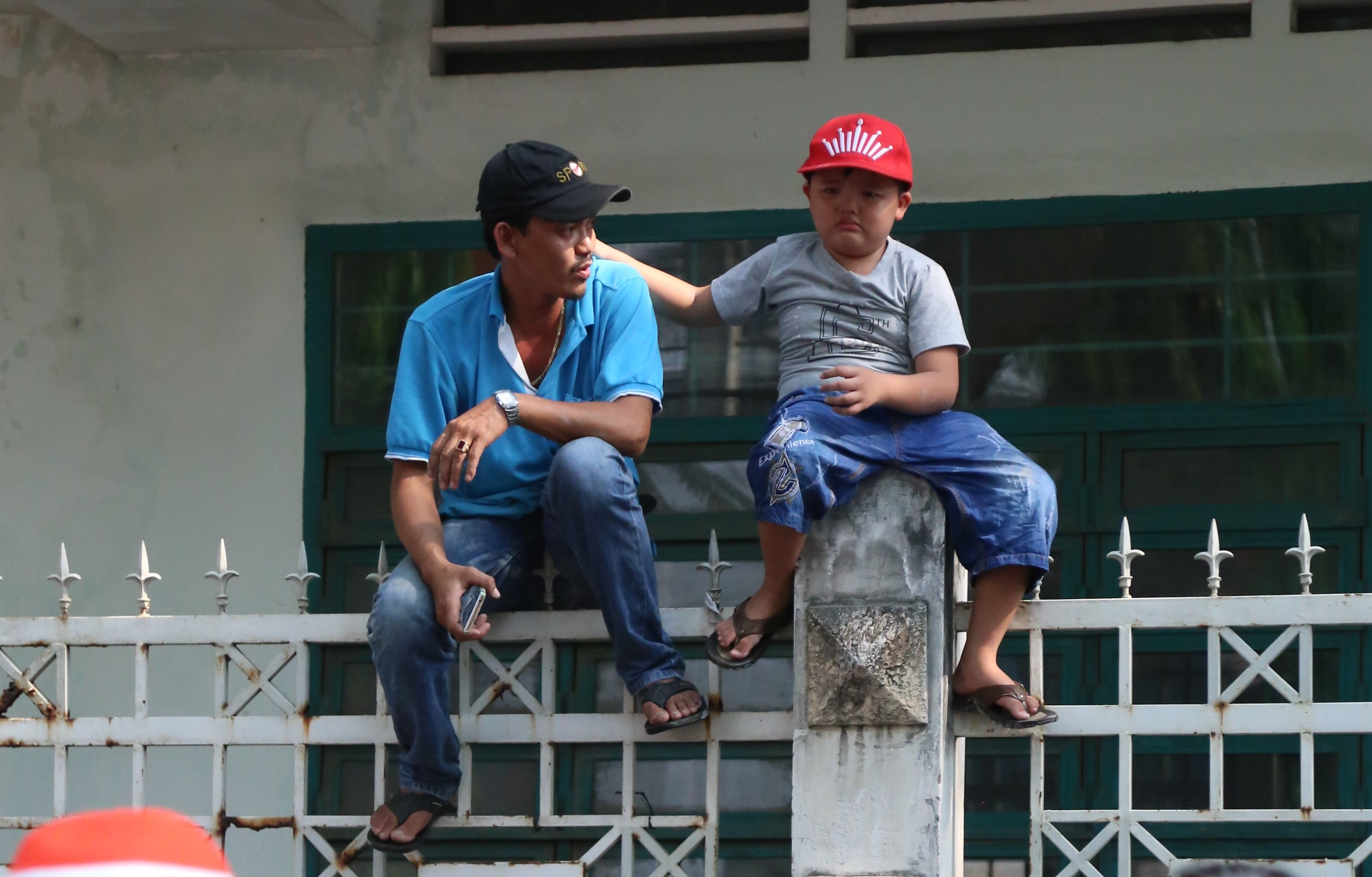 Leo treo mao hiem xem ruoc kieu Ba Thien Hau hinh anh