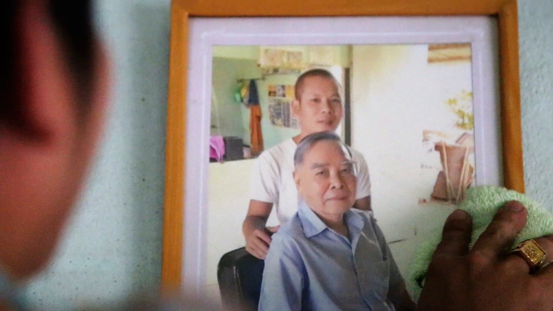 Nguoi tho cat toc cuoi cung cua nguyen Thu tuong Phan Van Khai hinh anh