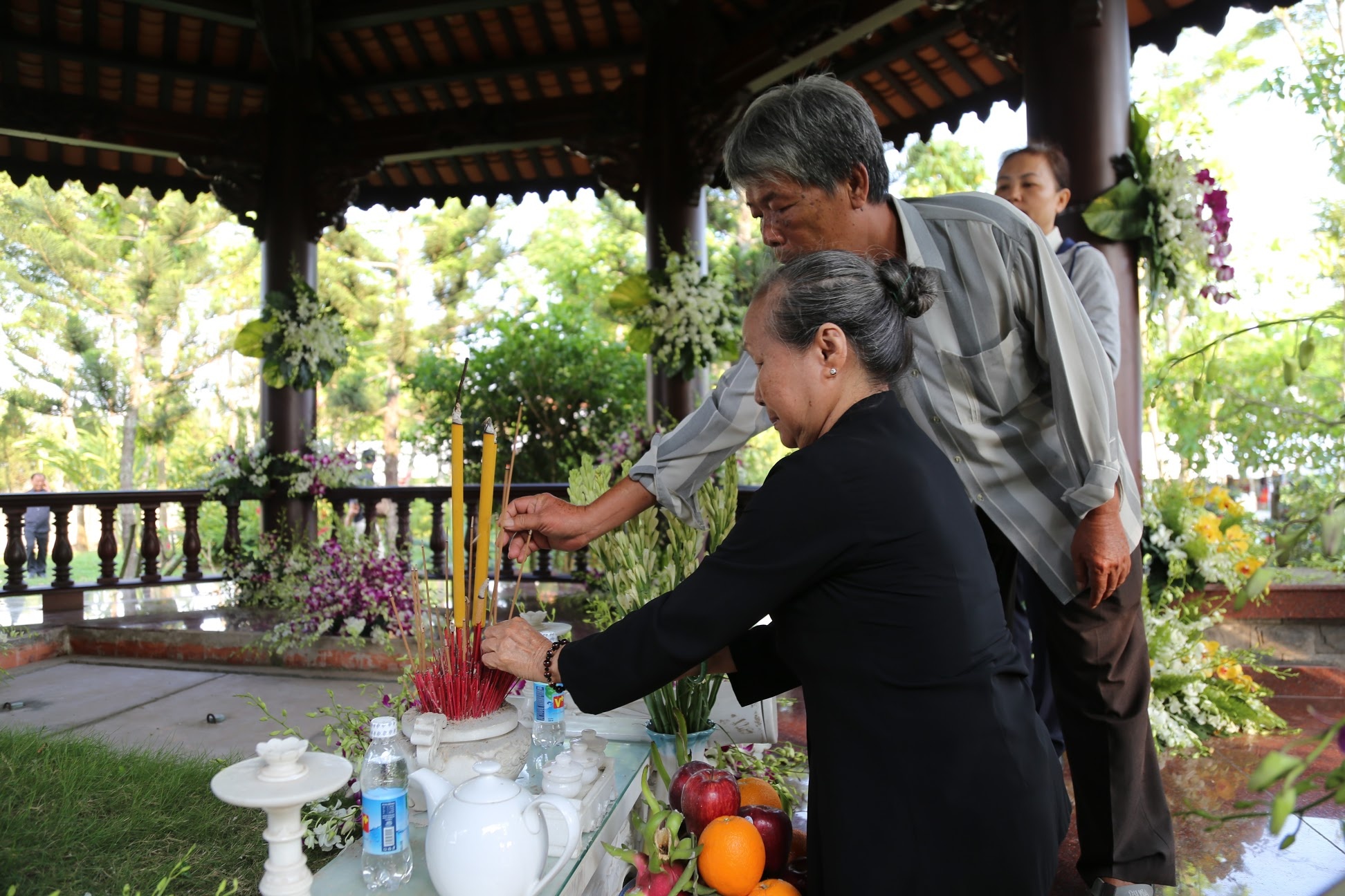Noi co Thu tuong Phan Van Khai yen nghi canh nguoi vo qua co hinh anh