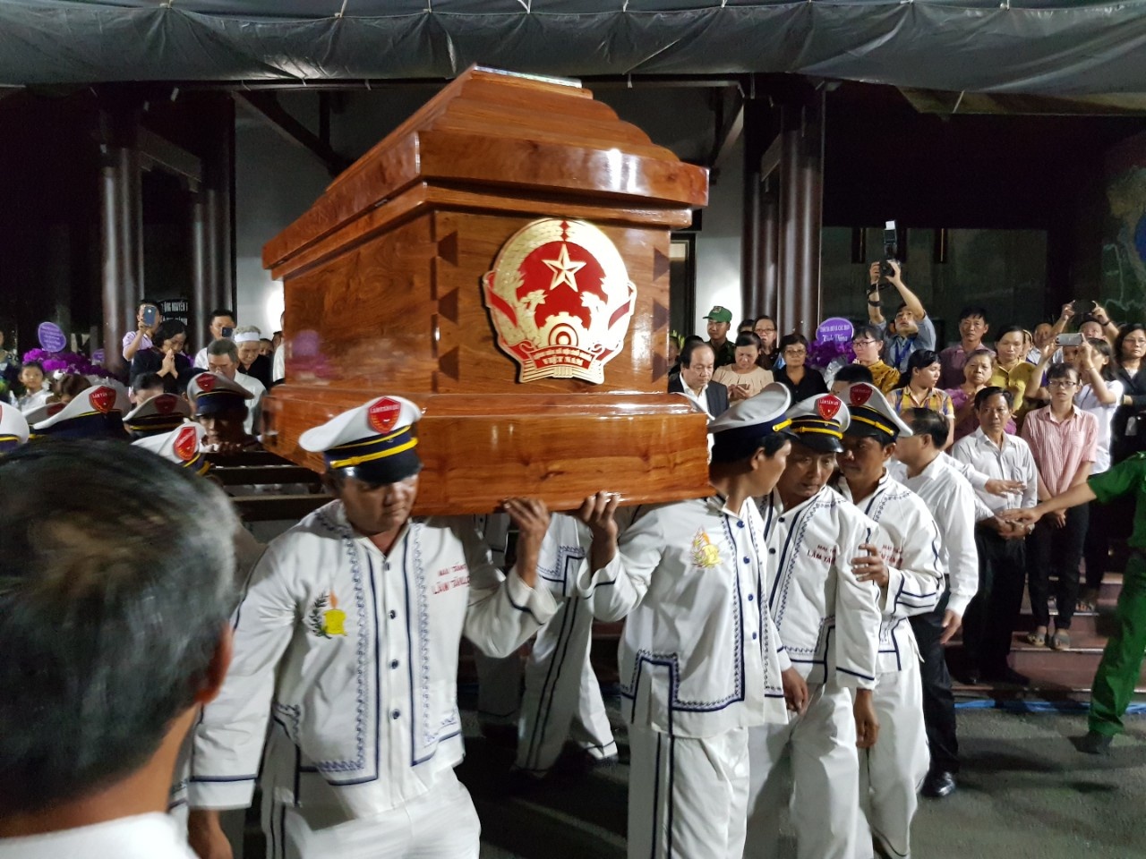 Nguoi dan Cu Chi tien dua linh cuu nguyen Thu tuong Phan Van Khai hinh anh