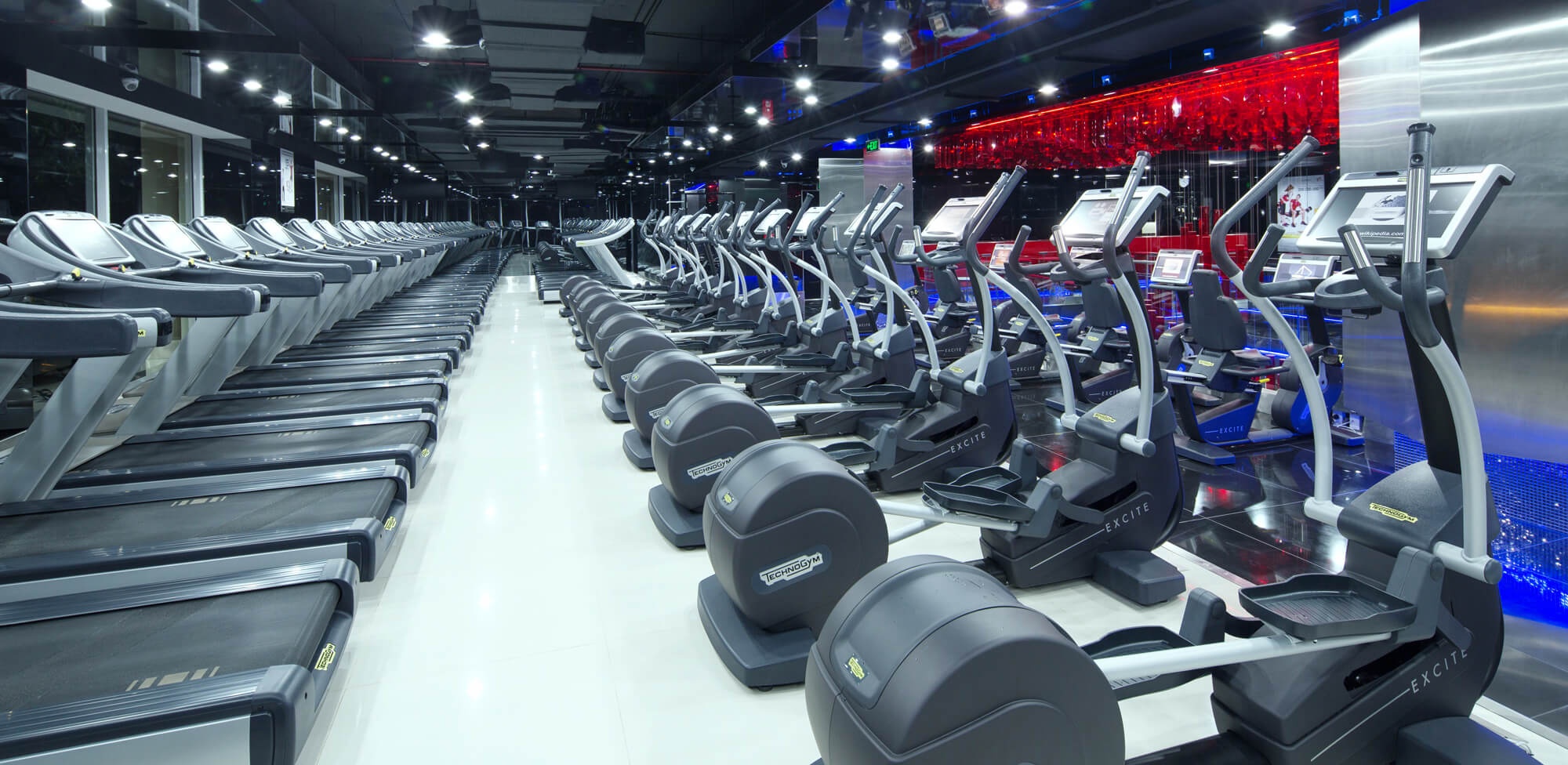 Phong tap California quan 7 dong cua, hang tram hoi vien buc xuc hinh anh