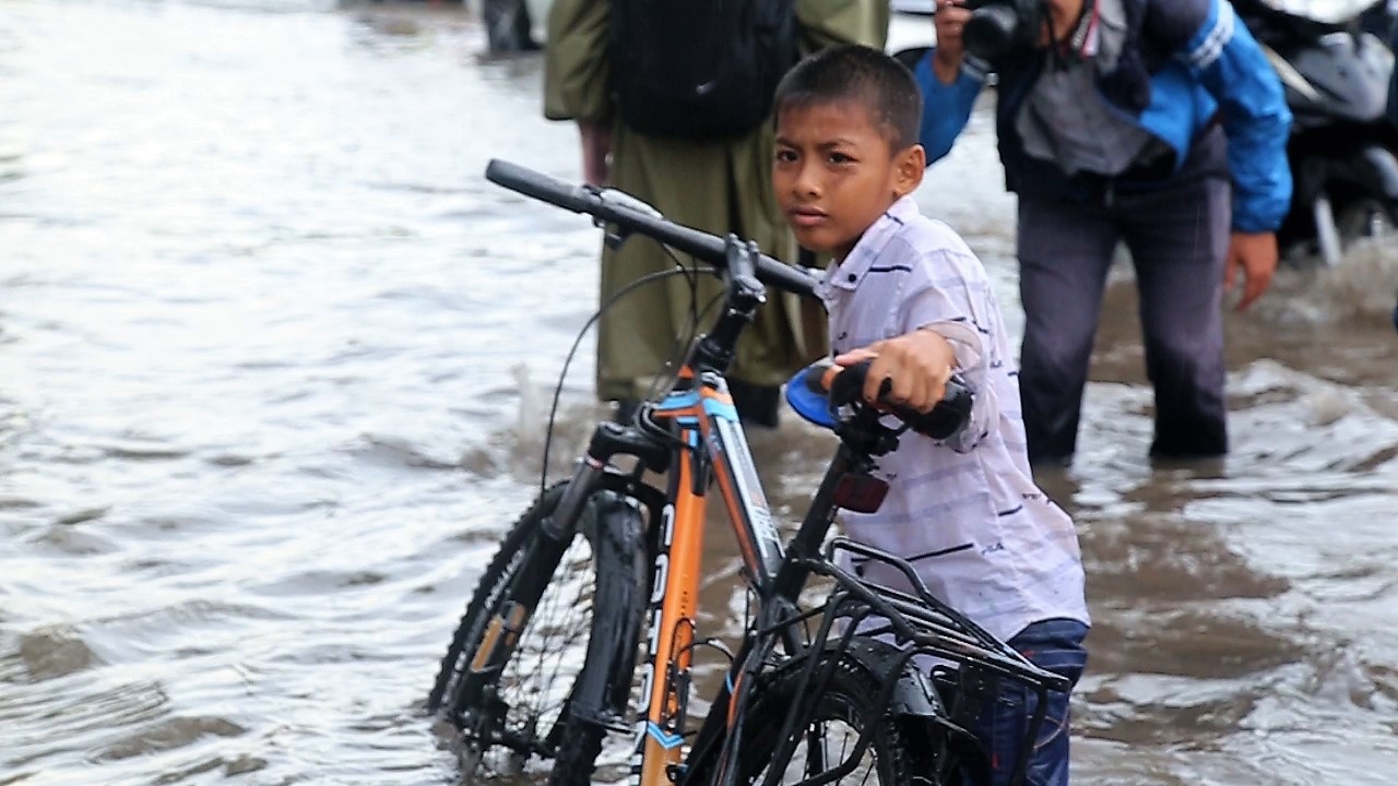 'Co may bom sao duong Nguyen Huu Canh van ngap' hinh anh