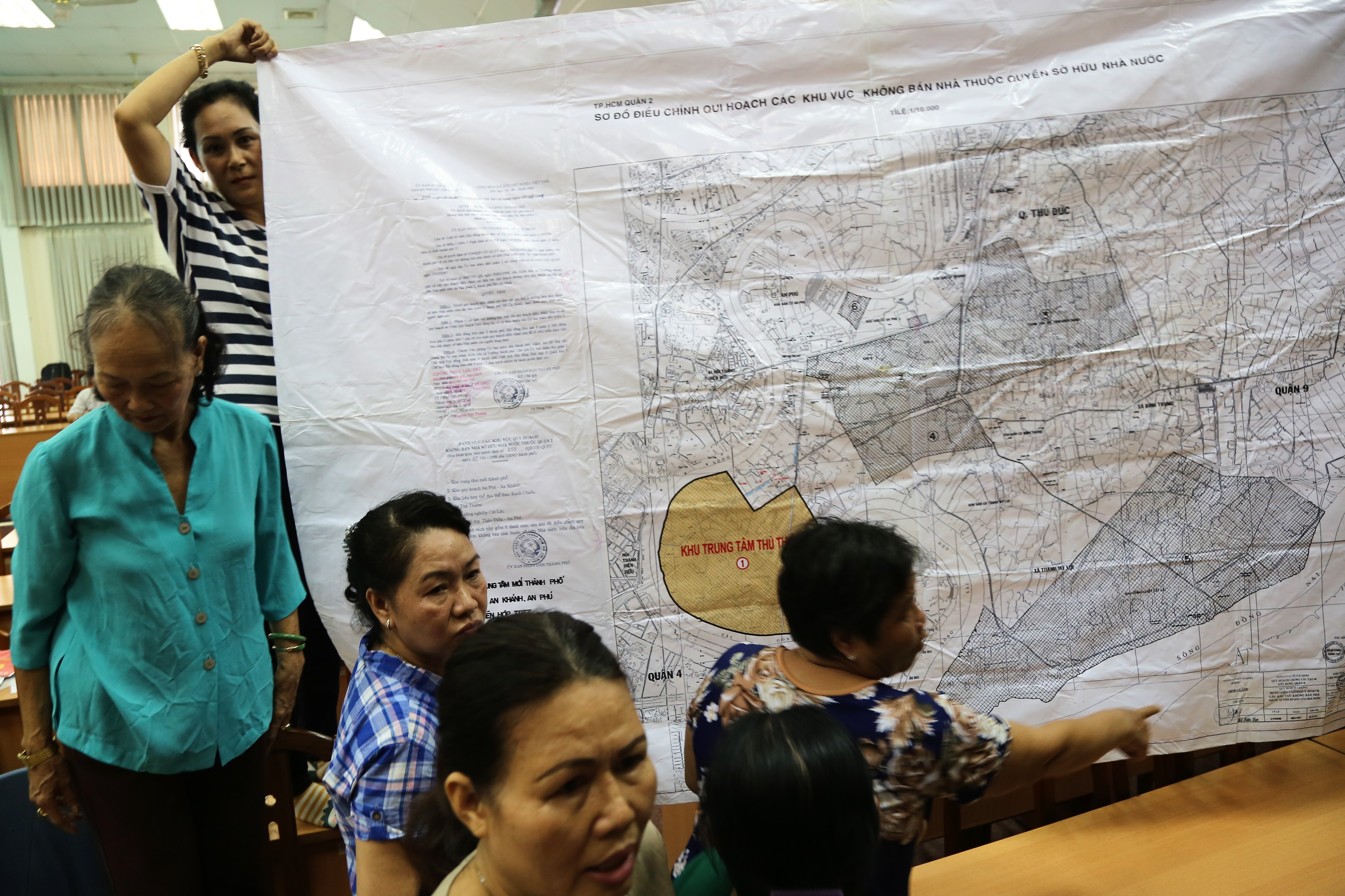 Buoi tiep xuc cu tri Thu Thiem 'nong' ngay tu dau hinh anh